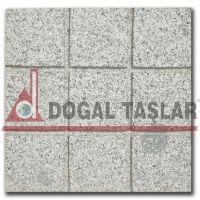 BERGAMA GRİ GRANİT DERZLİ PARKE TAŞI 